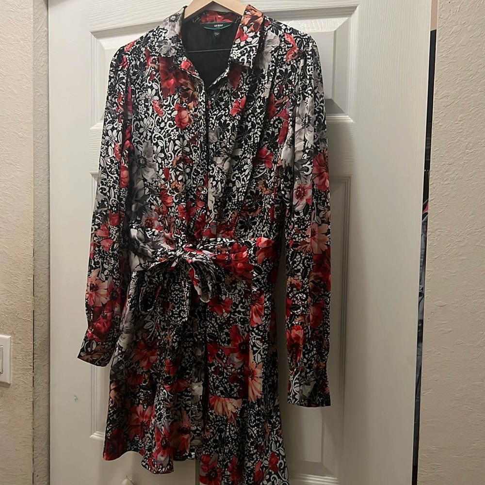 Beautiful and ready to party long sleeves floral dress.